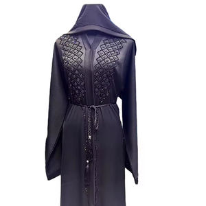Belle Abaya noire de Dubaï pour les femmes vêtements traditionnels islamiques avec le travail à la main caftan accessoire traditionnel musulman - Product Image 1