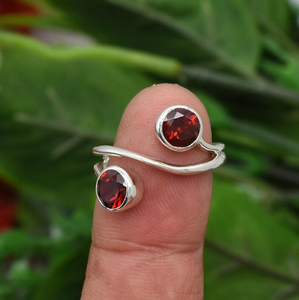 แหวนพลอยโกเมนทรงเหลี่ยมธรรมชาติ เงินแท้ 925 แหวนเงินทำมือสำหรับผู้หญิง ผู้ผลิตขายส่ง - Product Image 1