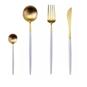 Juego de queso de metal con mango de ratán, nuevo juego de queso de metal para queso, nuevos cubiertos de metal, nuevo esparcidor y tenedor - Product Image 1