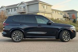 BMW X5 M60I 2024 MÁS VENDIDO, Motor V8 Twin-Turbo, Tracción en las Cuatro Ruedas, Equipamiento de Alta Gama, Interior Color Coñac - Product Image 6