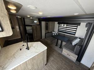 Autocaravana Usada Modelo 2022 F-o-r-e-s-t R-i-v-e-r A-l-p-h-a W-o-l-f 23DBH-L - Product Image 4