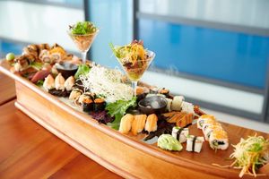 Bateau à sushi en bois fabriqué au Vietnam-Présentoir de nourriture élégant pour les repas et les événements japonais - Product Image 5