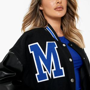 Premium Custom Women's Crop Varsity Jacket Cuerpo de lana, Mangas de cuero con bordado de chenilla, elegante chaqueta Letterman - Product Image 4