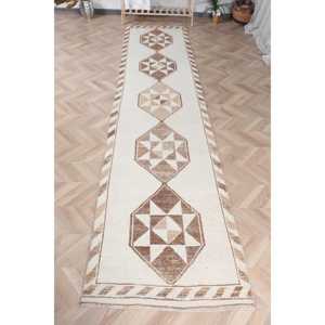 พรมขนาด 2.3x12.1 ฟุต, พรมวินเทจตุรกี, พรมเฮอร์กีสีน้ำตาลลายอิคัต - Product Image 1