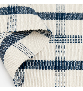 Alfombra antibacteriana Reversible para exteriores a cuadros tejida clásica azul Respaldo de látex de poliéster ecológico Viaje a casa para mascotas - Product Image 5