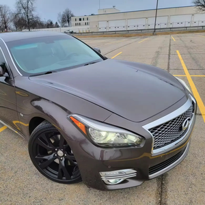 Modelo 2024 Q.70L Usado en Excelentes Condiciones, Motor V8 de 5.6 Litros, Volante a la Izquierda, Asientos de Cuero Traseros, Modelo de Distancia Entre Ejes Larga, Color Marrón Castaño, Kilometraje 117800 - Product Image 5