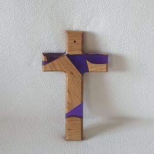 Cruz de pared de resina y madera de mango, crucifijo de epoxi religioso único, regalo de confirmación de primera comunión - Product Image 4