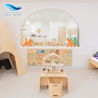 Ensemble de mobilier de garderie avec table et chaise en bois Montessori et armoire de rangement pour l'apprentissage des tout-petits de la maternelle