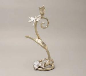 Soporte de vela artesanal de aluminio dorado, estilo real, perfecto para agregar un encanto elegante, acogedor y decorativo - Product Image 4