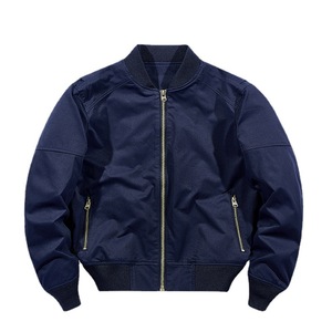 เสื้อแจ็คเก็ตบอมเบอร์แบบมีซิป รับทำโลโก้ตามสั่ง ผู้ผลิต OEM หนา กันน้ำ ผ้าไหม 100% เสื้อคลุมลำลองสำหรับฤดูหนาว ขายส่ง ปักลาย - Product Image 4