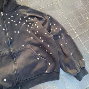 เสื้อฮู้ดแต่งกระดุมมีซิปโลหะผ้าฟลีซผ้าฝ้าย100% กรดซักด้านในออก500gsm ออกแบบได้ตามน้ำหนัก - Product Image 3