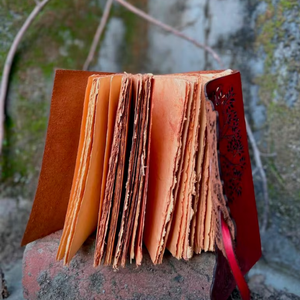 Journal en cuir Mère Terre, livre de sorts fait main, œuvre d'art artisanale en découpe, papier à bords festonnés, grimoire rustique - Product Image 6