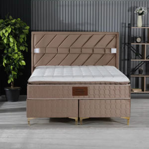 Cama moderna tapizada en marrón con tela lisa y patas de acero, elegante y duradera - Product Image 1