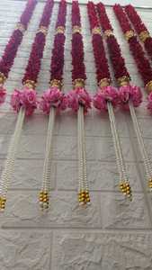 กุหลาบสดใสพร้อมพวงมาลัยผ้าสีแดงสำหรับ haldi mehendi Sangeet ตกแต่งผนังดิวาลีคืนหรือปีใหม่ตกแต่งบ้านทางเข้าบ้านของตกแต่ง - Product Image 4