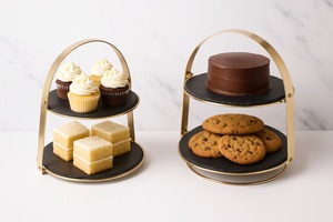 ยกระดับการแสดงขนมหวานของคุณด้วยขาตั้งเค้กโลหะตกแต่งที่สวยงามที่ความสง่างามและงานฝีมือ - Product Image 3