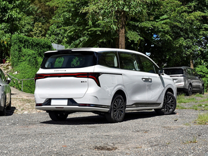 Dongfeng Forthing Planet Sea V9, Vehículo MPV de Lujo, Nuevo Vehículo de Energía, Vehículo Eléctrico Híbrido Enchufable - Product Image 2