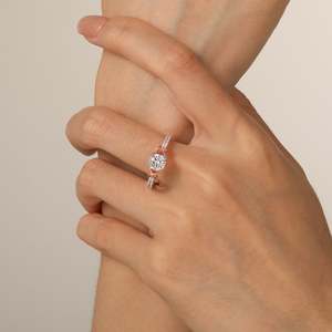 Bague de fiançailles Jeulia personnalisée en diamant taille princesse, motif infini - Plaqué rhodium, platine, bijoux fins géométriques pour femmes - Product Image 5