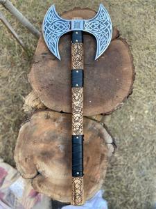 Hache à double tête, manche sculpté à la main en bois, avec lame en acier Damas ou en acier carbone - Product Image 5