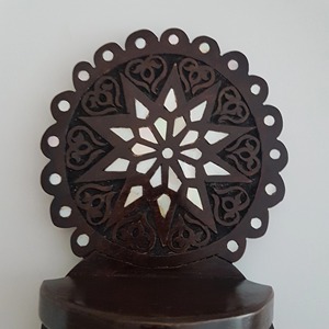 Bougeoir en bois à six colonnes, idéal pour la décoration intérieure, centre de table et éclairage festif, fabriqué à la main en Inde - Product Image 2