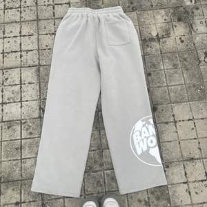 กางเกงสเวตเตอร์ขาตรงทรงหลวมสำหรับผู้ชายกางเกงผ้าคอตตอน100% ออกแบบโลโก้ได้ตามต้องการสไตล์ใหม่ - Product Image 1