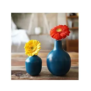 Neuankömmling Wohnzimmer und Innendekoration Rote Farbe Gemaltes Set aus zwei matt polierten Metall vasen Tisch vasen