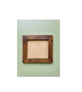 Cadre photo en bois de qualité supérieure pour cadeaux de pendaison de crémaillère avec détails gravés offrant une sophistication de charme chaleureux - Product Image 2