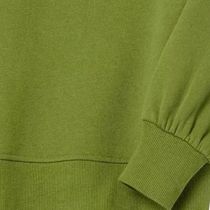 เสื้อสเวตเชิ้ตแฟชั่นลำลองแขนยาวสำหรับผู้หญิง ผ้าฝ้าย 100% ไซส์ใหญ่ มีฮู้ด สกรีนโลโก้ด้านหน้า คอลเลคชั่นฤดูหนาว MOQ ต่ำ - Product Image 6