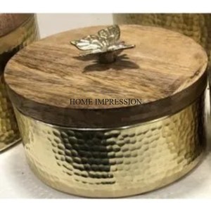 Casserole de Chapati de forme ronde en bois de créateur élégant et unique avec couvercle de pot en métal poli brillant de couleur argentée - Product Image 6