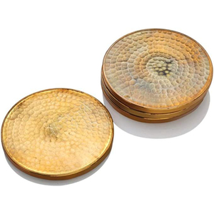 Sous-verre rond en métal doré, design martelé, pour servir les boissons sur la table à manger - Product Image 1