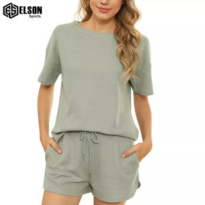 ชุดเสื้อกันลมสำหรับผู้หญิงเสื้อกันลมและกางเกงขาสั้นเสื้อไม่มีลายพิมพ์โลโก้ตามสั่ง - Product Image 4