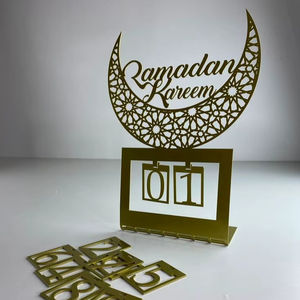 Pièce maîtresse en métal fabriquée à la main avec un art islamique floral pour les repas de famille Suhoor Ramadan Kareem à manger et les occasions festives - Product Image 1