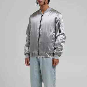 Chaqueta universitaria de satén de alta calidad para hombre, nuevo diseño, informal, estilo de invierno, tela con logotipo personalizado - Product Image 1