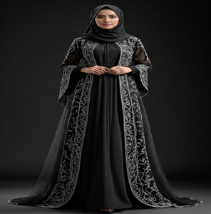 Abaya élégante noire de minuit avec des pierres argentées. Design chic. Disponible à prix de gros. - Product Image 1