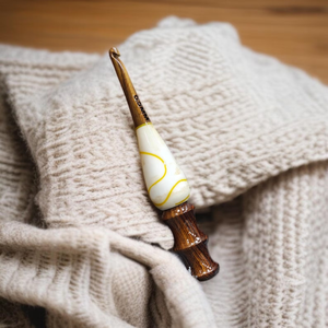 Crochet en palissandre fait main poignée ergonomique en résine époxy 4 styles pour le tricot et le crochet - Product Image 5