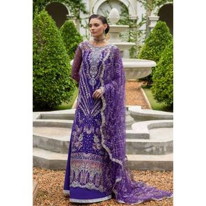 Robe de mariée vintage brodée, col en V, manches longues, coupe trapèze, longueur maxi, avec voile superposé et traîne Watteau, pour soirée formelle - Product Image 2