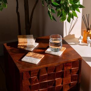 Ensemble de dessous de verre en bois et résine à base de velours, idéal pour les tasses à thé et les verres | Sous-verres de table à effet marbre pour les maisons élégantes - Product Image 3