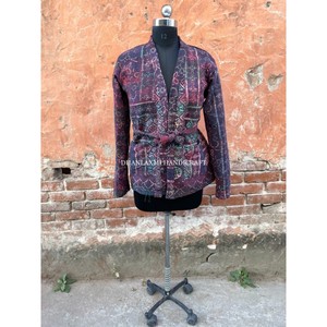 Veste matelassée Kantha style vintage unisexe Vente en gros Manteau imprimé Ajrakh indien Cravate sur le devant Conception ouverte Coton brodé - Product Image 5