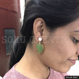 Boucles d'oreilles en pierre de perle plaquées or faites à la main Déclaration Design SKU6907 Accessoires de déclaration de mode - Product Image 1