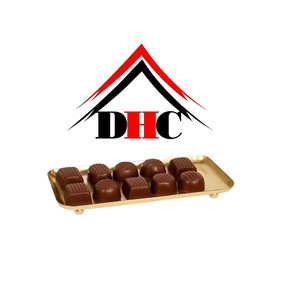 La bandeja de metal estándar con acabado dorado es perfecta para organizar y servir chocolates, dulces o detalles de decoración con un toque Premium - Product Image 4