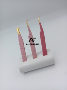 แหนบดัดขนตาปลายแหลม 90 องศา สแตนเลส สีชมพูอ่อน รุ่นขายดี พร้อมขาตั้งพลาสติก - Product Image 2