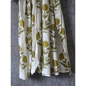Robe longue en coton à motifs floraux inspirée du style artisanal - Élégante robe d'été respirante vert sauge et moutarde, longueur genou, pour les sorties décontractées ODM - Product Image 6