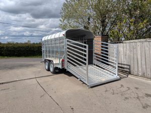 รถพ่วงไฮดรอลิกสำหรับฟาร์ม Nugen L361H-H ขนาด 12 ฟุต 7 ฟุต แบบสองเพลา ขับเคลื่อนสองล้อ ระบบกันสะเทือนแบบ Partition Gate ยางใช้แล้ว พร้อมเกียร์ รับประกัน 1 ปี - Product Image 6