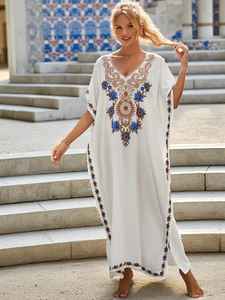 ชุดเดรสยาวสไตล์โบฮีเมียน ปักลายหวานๆ เอวธรรมชาติ ผ้าวิสโคส สีน้ำเงิน-น้ำตาล ลายชนเผ่า ระบายอากาศได้ดี - Product Image 3