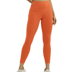 Leggings haute performance pour femmes, tissu extensible sans coutures, avec technologie d'évacuation de l'humidité, confortables pour les séances de sport et le yoga. - Product Image 1