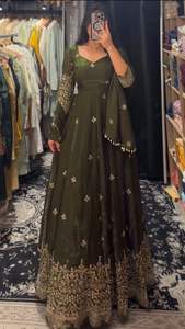 Vêtements traditionnels indiens en soie lourde Fendy avec travail de fil et de sequins, robes Anarkali avec travail de dentelle fantaisie, dupatta - Product Image 2