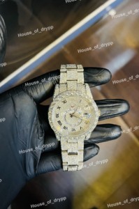 Reloj de Lujo Hip-Hop con Esfera Romana de Diamantes Moissanite, Totalmente Cubierto de Piedras, Diseño de Pulsera de Acero Inoxidable Unisex, Fecha Automática - Product Image 2