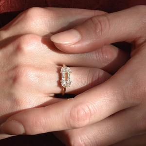 Premium Half Moon Cut Moissanite Diamond Anillo de plata Compromiso elegante Joyería nupcial Boda clásica al por mayor - Product Image 6