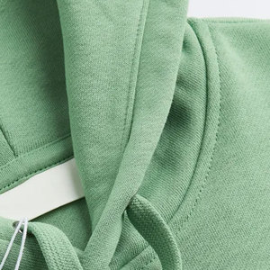 Últimas sudaderas con capucha de gran tamaño de invierno con cuello con capucha de patrón sólido para uso al aire libre Hecho en Pakistán - Product Image 6
