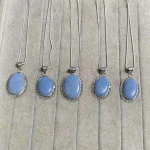 Colgante de Ágata Calcedonia con Grabado de Amor, Figura Tallada, Decoración para el Hogar, Bodas, Fiestas, Arte de Gujarat - Product Image 3