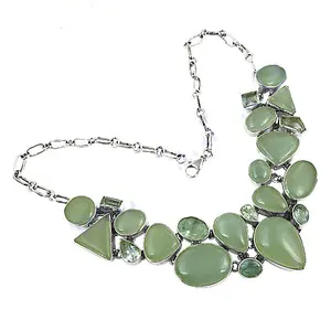 สร้อยคอแฟชั่นผู้หญิงประดับลูกปัดพร้อมอัญมณีสีเขียวเงิน - Product Image 1